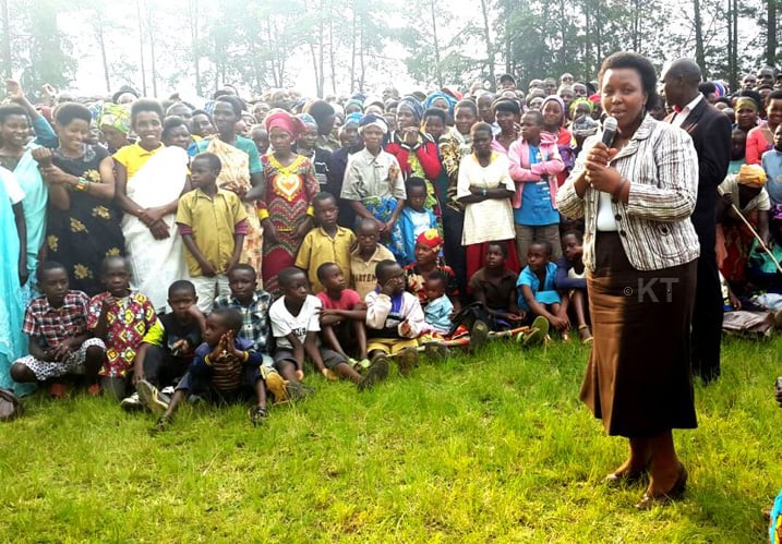 Umuyobozi w'Akarere ka Muhanga Yvonne Mutakwasuku avuga ko gahunda yo gusobanura uko itegeko nshinga mu Karere ka Muhanga yagenze neza