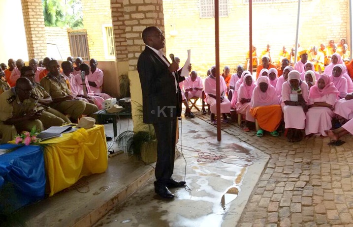 Umuyobozi w'Akarere ka Nyamagabe yasabye imfungwa n'abagororwa ko abakoze Jenoside yakorewe Abatutsi ko ari bo bagomba no kurwanya ingengabitekerezo ya Jenoside kurusha abandi.