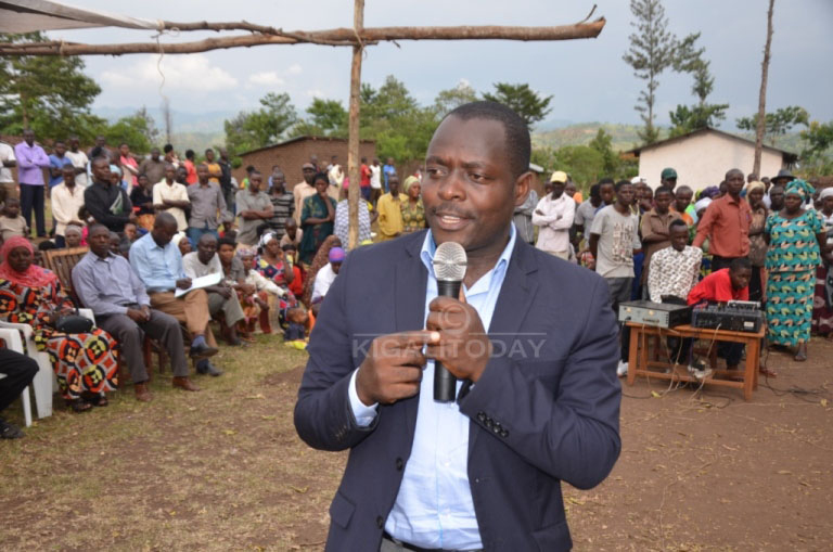 Umuyobozi w'Akarere ka Rusizi avuga ko igiciro fatizo bashyizeho kibereye abahinzi n'abanyenganda 