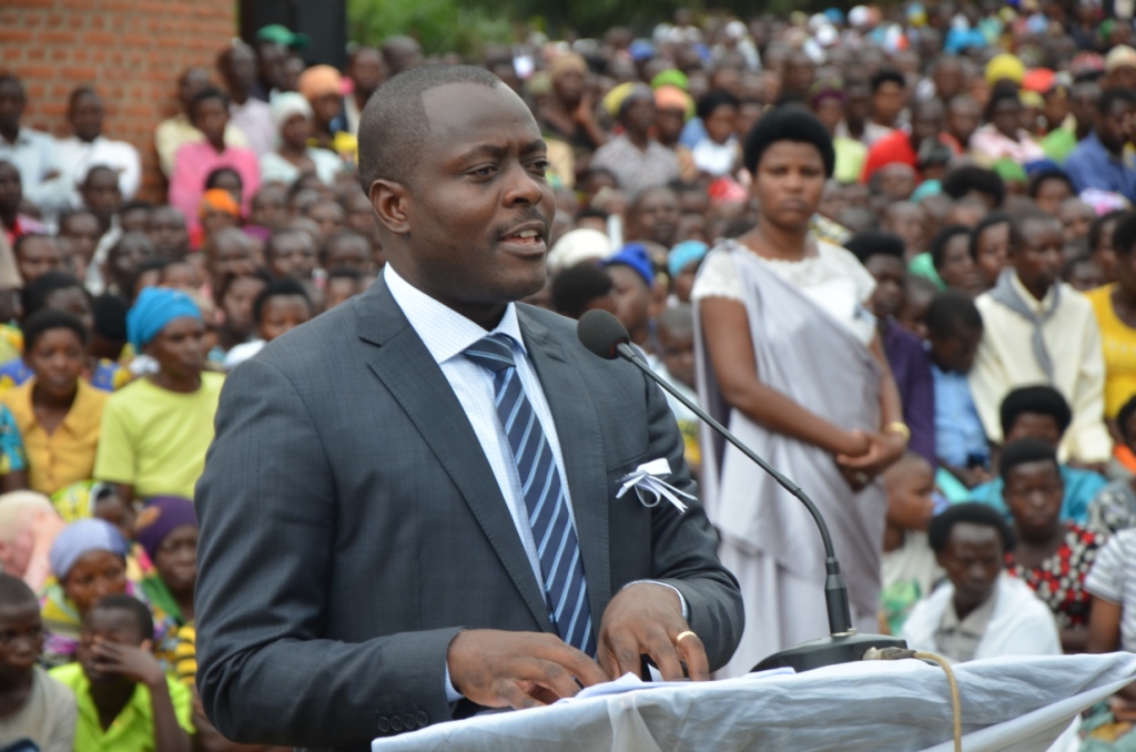 Umuyobozi w'Akarere ka Rusizi Harelimana Frederic asaba ko Abanyarwanda bakwiye gutanga amakuru ku barundi bakoze Jenoside kugira ngo bakurikiranwe