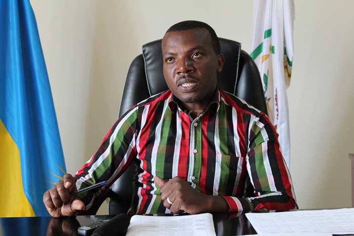 Umuyobozi w'akarere ka Rwamagana avuga ko hakwiye kubaho amasezerano hagati y'irondo ry'umwuga n'abaturage.