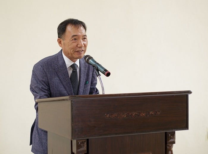 Umuyobozi wa Gorilla Feed Dr. Sang Ju Park 