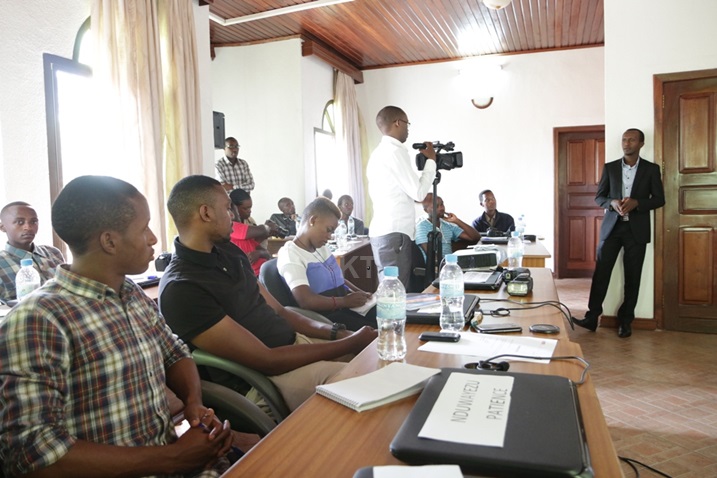 Umuyobozi wa Kigali Today Ltd atangiza ku mugaragaro aya mahugurwa.