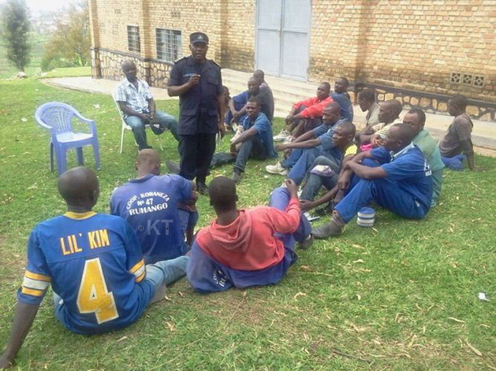 Umuyoboziwa Polisi mu karere ka Ruhango aganira n'abakaraningufu