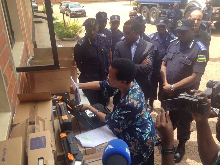 Umuyobozi rwa REMA, Dr Mukankomeje amurikira Polisi y