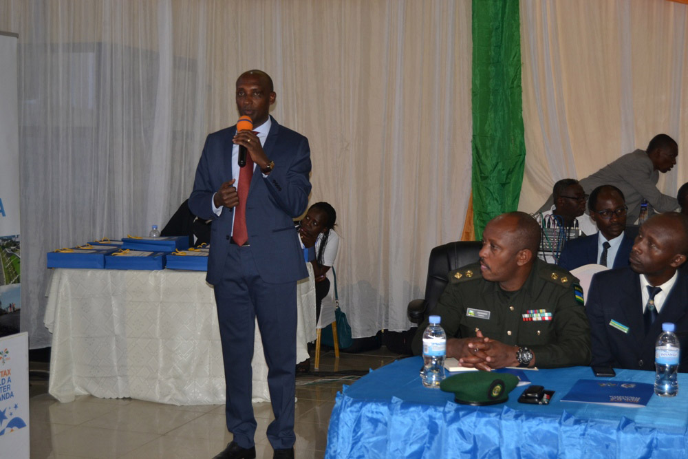 Umuyobozi wa RRA Richard Tushabe, avuga ko abacuruzi batangiye batazongera kwaka umusoro w'ipatanti kugeza ku mya ibiri