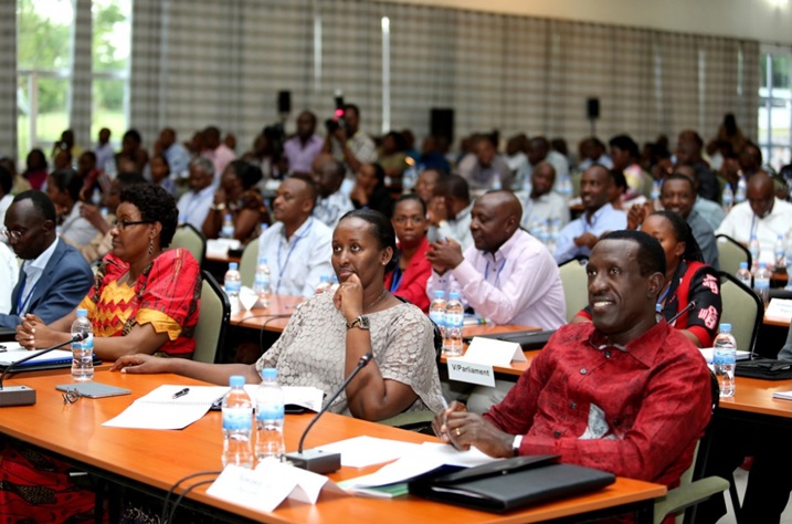 Abayobozi bakuru b'igihugu, mu mwiherero wa 11 ubera i Gabiro.