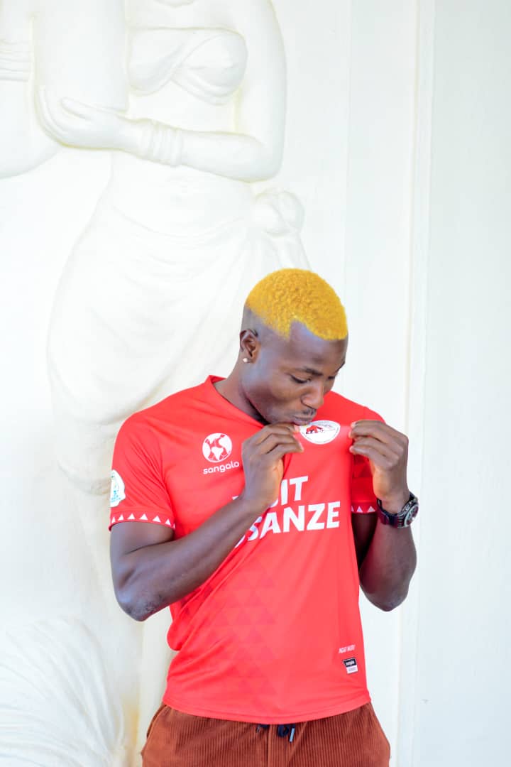 Umwambaro urimo umutuku mwishi niwo mwambaro usanzwe uranga Musanze FC, ikoresha yakiriye imikino