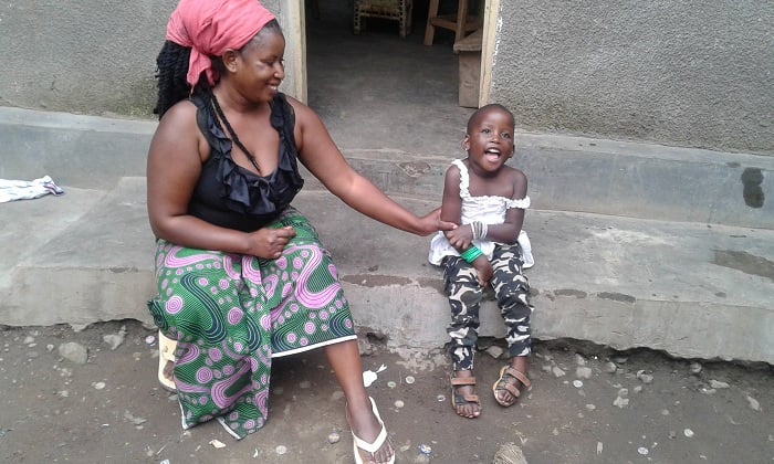 Yishimiye ko umwana we atangiye gukira, mbere ntiyabashaga kwicara ariko ubu birakunda