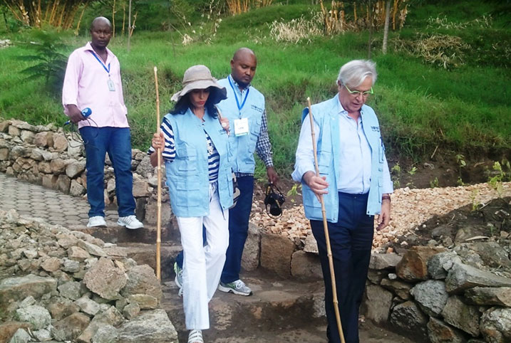 Dr Joan (imbere) ashima u Rwanda kuba ruri gushyiraho imijyi yunganira uwa Kigali.