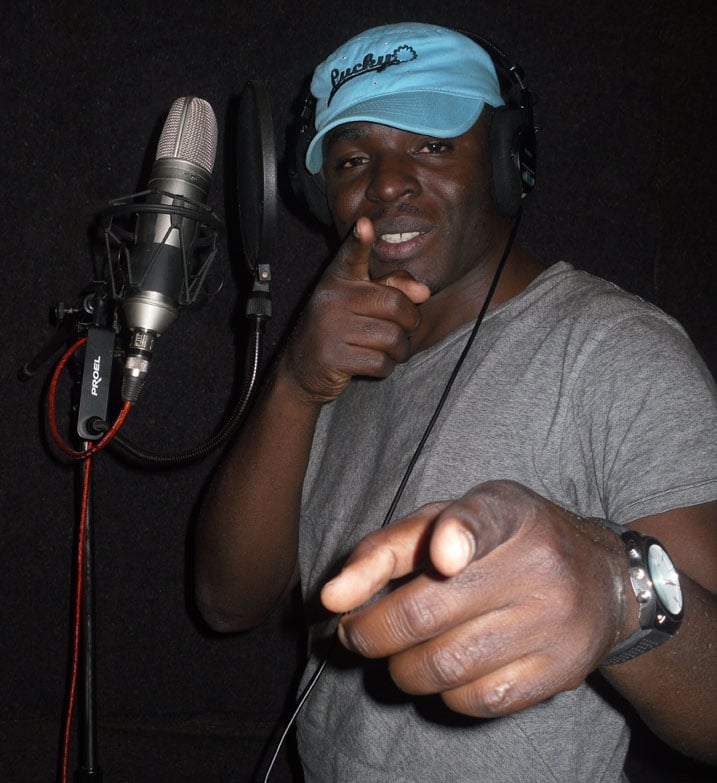 Uncle Austin wabuze amahirwe yo gukorana indirimbo na Roberto