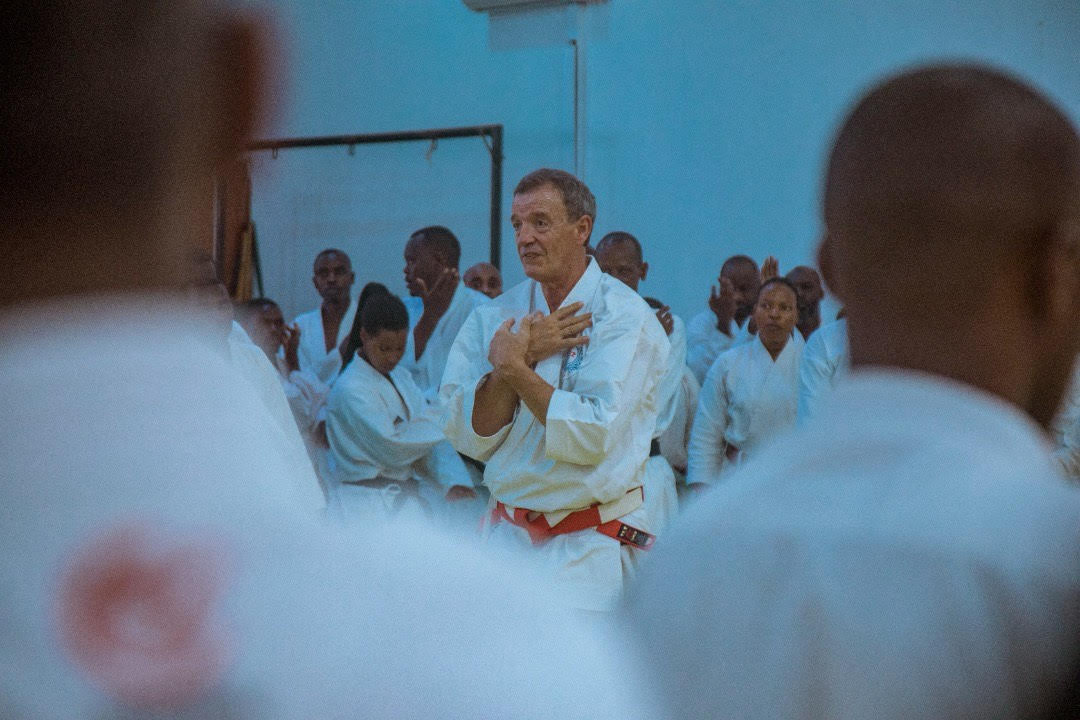 Aya mahugurwa arimo kuyoborwa n'igihangange mu mukino wa Karate umufaransa Sensei Patrick Dupeux.