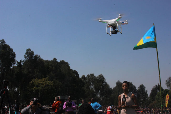 Uretse kuba igeragezwa rya Drones mu buvuzi ryarakoreshejwe bwa mbere mu Rwanda, zikoreshwa no mu ifatwa ry'amafoto.