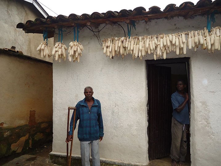 Uretse kuba atishoboye, ise wa Niyindebera anafite ubumuga.