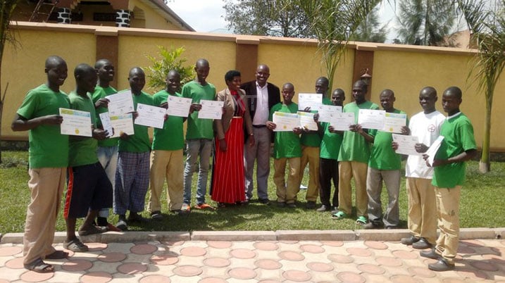 Uru rubyiruko rwahawe impamyabumenyi igaragaza ko rurangije kogororerwa Iwawa.