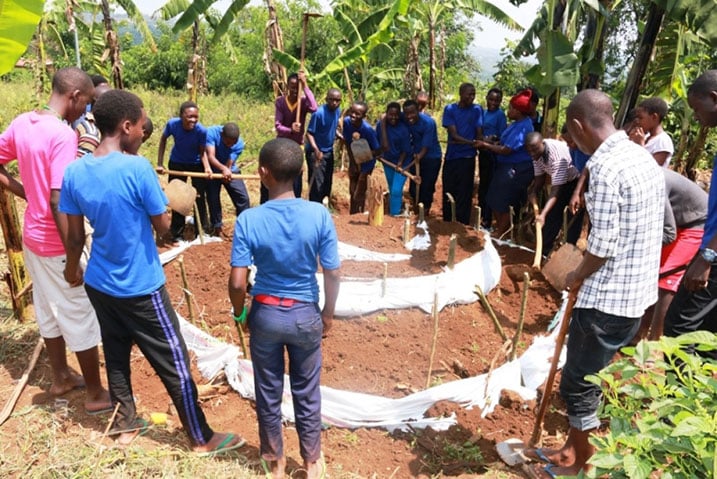 Urubyiruko mu muganda udasanzwe.