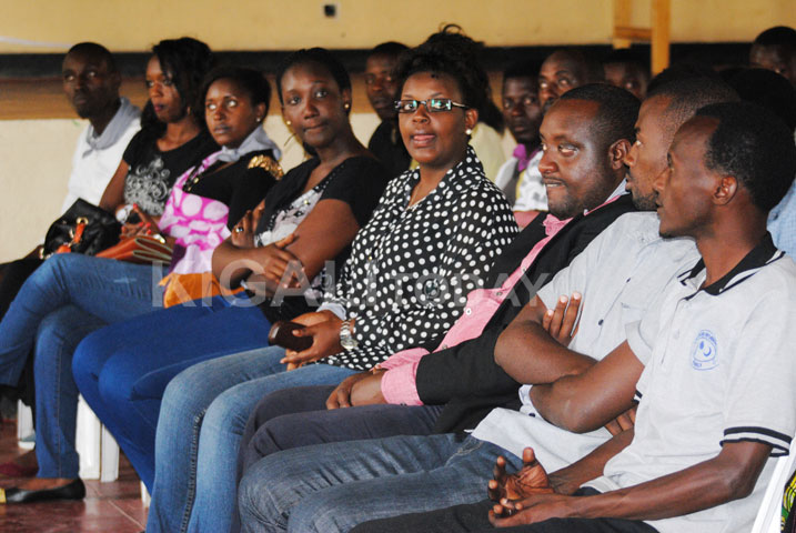 Urubyiruko rugize uyu muryango RYGF rukangurira bagenzi babo kuzigama kugira ngo biteze imbere.