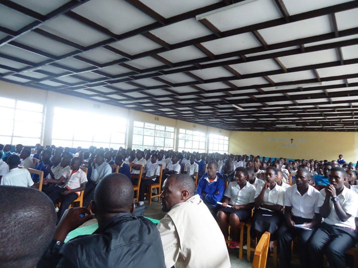 Urubyiruko ruturuka mu bigo by'amashuri bya Rambura Garcon, Rambura Fille, Kibihekane na Kibisabo rwahuguwe ku buryo bwo kubungabunga ibidukikije.