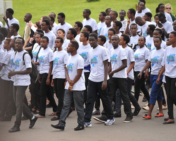 Urubyiruko ubwo rwari muri "Walk to Remeber" muri 2014 mu kurushaho guha icyubahiro abazize Jenoside yakorewe Abatutsi.
