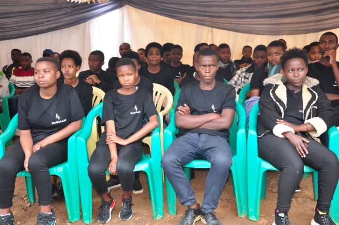 Urubyiruko na rwo rwifatanyije n'uruganda rwa Shagasha kwibuka abahoze ari abakozi barwo