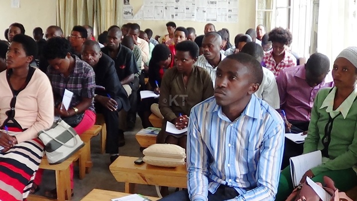 Urubyiruko ruvuga ko rurangiza amashuri rukabura igishoro ngo rwiteze imbere.