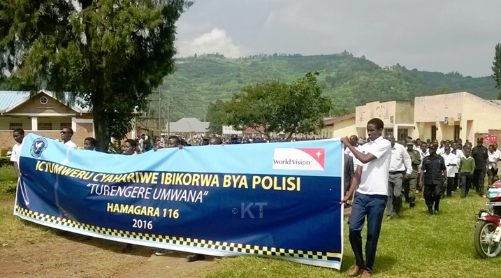 Urubyiruko rwifatanyije na Polisi gutangiza icyumweru cy