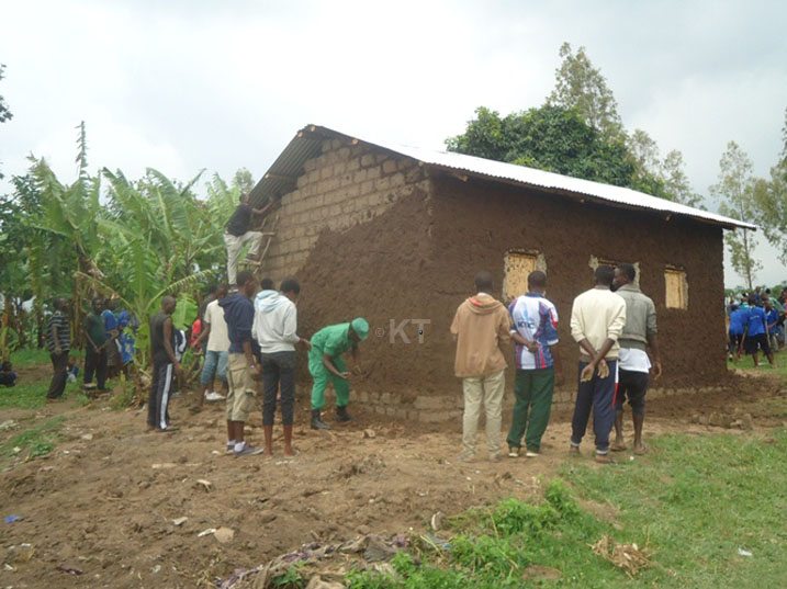 Urubyiruko rwubakiye utishoboye