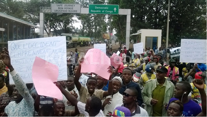 Urugendo rwanyuze ku mupaka munini uhuza Goma na Gisenyi berekana akababaro.