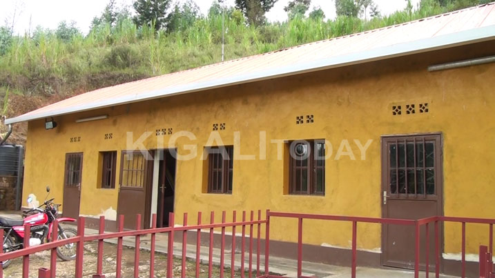 Urugomero rw'amashanyarazi kuri ubu ngo rurafunze kubera umuzungu wabahaye imashini uvuga ko atishyuwe.