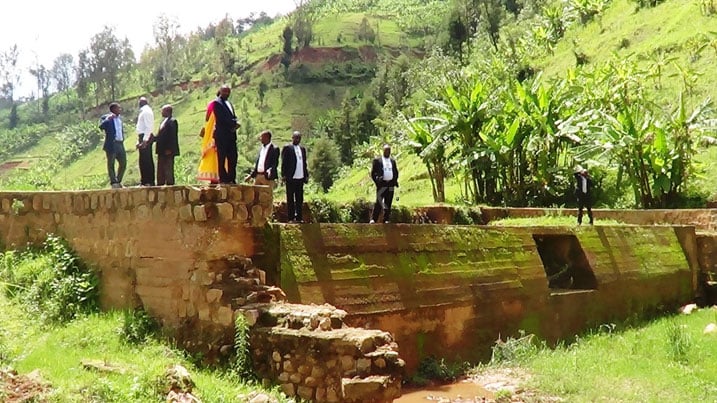 Urugomero rwari rwasanwe mu 2013 imvura nyinshi yongera kurutwara muri 2014.