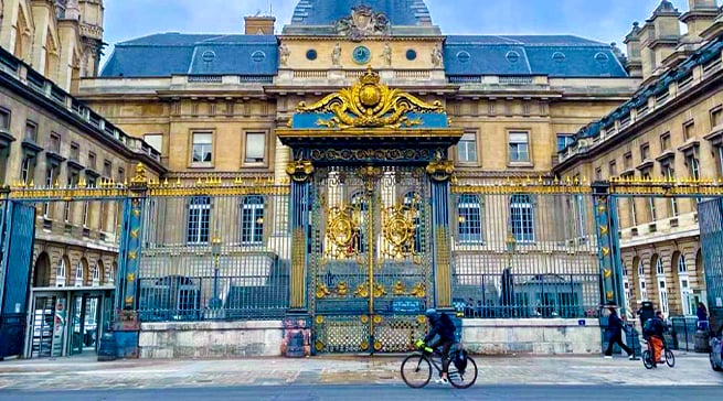 Urukiko rwa Rubanda i Paris mu Bufaransa