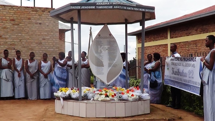 Urukuta rwanditse amazina y