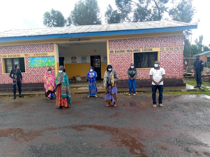 Abafashwe bose uko ari batandatu barimo abagore bane n'abagabo babiri bakwirakwizaga urumogi