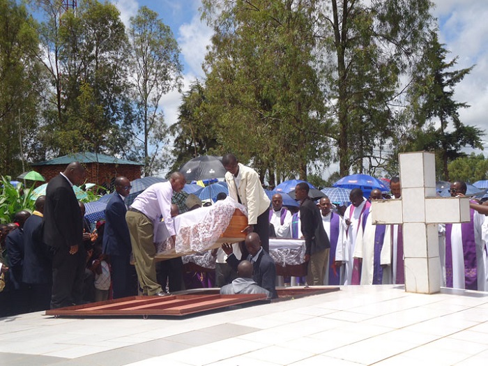 Ku rwibutso rwa Mukarange, hamwe mu ho Mujawamariya Eugénie yajyaga ajya kwibukira abe mu bihe bisanzwe