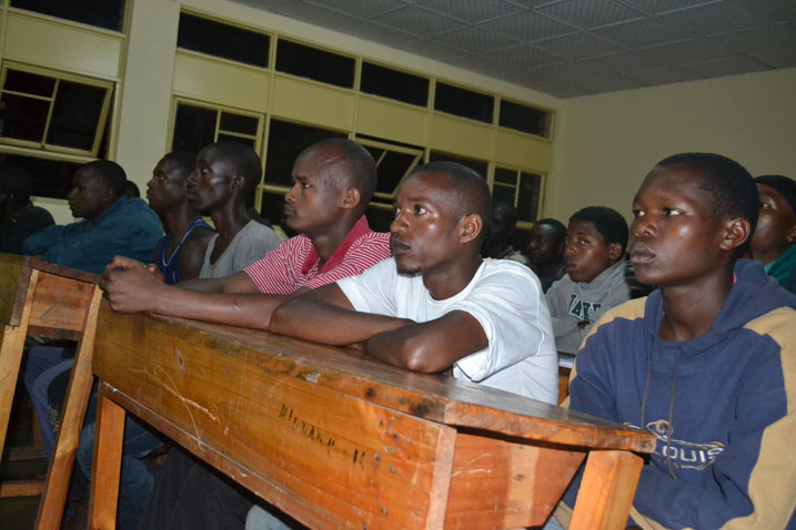 Uru rubyiruko rwatangiye kwiga imyuga rwizeye kuzibeshaho no gutera imbere.
