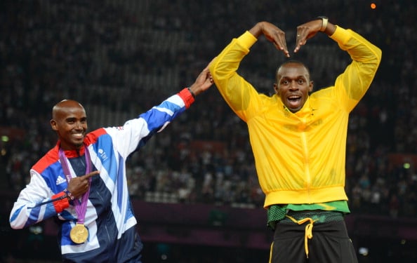 Usain Bolt na Mohamed Farah bishimira imidali ya zahabu begukanye mu mikino ya Olempike yabereye i London mu Bwongereza muri 2012