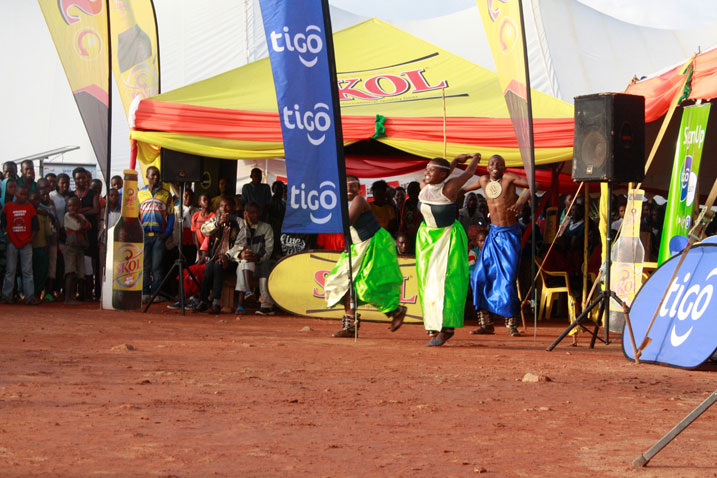 Utubari twasusurutsaga abantu nitwo twihariraga abaje mu imurikagurisha.
