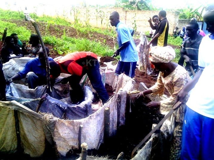 uturima tw'igikoni ni imwe mu nzira yo kwigisha ababyeyi guhinga imboga ku buso buto aho kujya kuzigura ku isoko.