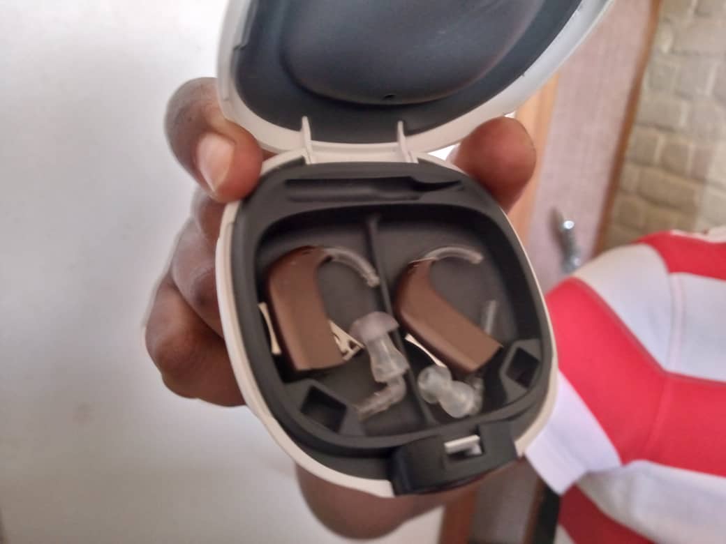 Utwuma babambika kugira ngo babashe kumva