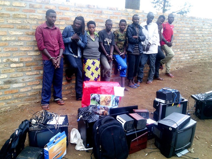 Uwa gatanu hagari uzwi ku izina rya Kadogo niwe watanze amakuru y