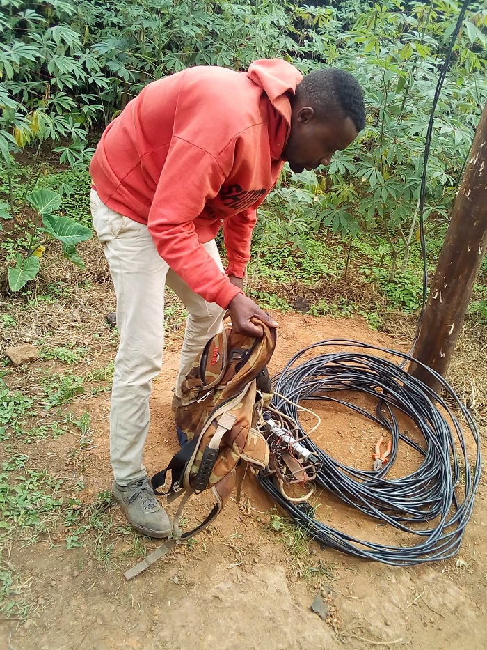 Uwafashwe avuga ko yari yaje mu kiraka kandi ko atazi uwari wamuhamagaye we akaba atafashwe