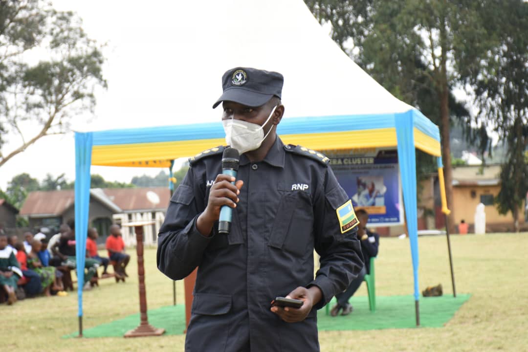 Uwahagarariye Polisi mu gusoza icyo gikorwa cy'ubukangurambaga yavuze ko ibiyobyabwenge bigenda bigabanuka mu Karere ka Burera