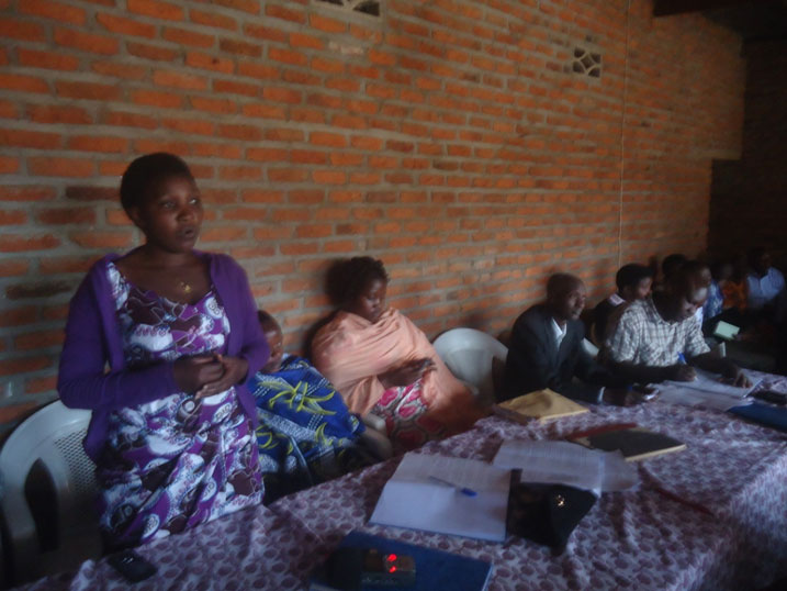 Mukandekezi avuga ko igihombo cyatejwe n'imigabane idahagije no kugura inzu kandi nta mafaranga ahagije ahari.