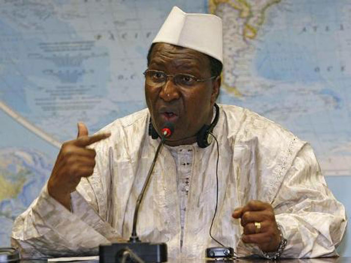 Uwari Perezida wa Mali, Alpha Oumar Konare arigana na Perezida Kagame umuti w