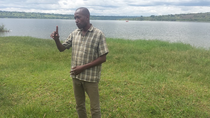Uwarokokeye Jenoside ku kiyaga cya Mugesera yababwiye ko benshi birohaga mu mazi aho kwicwa n'imihoro na mnta mpongano y'umwanzi