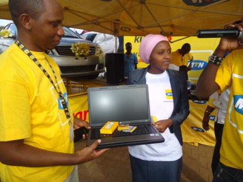 Uwagize amahirwe yo gutombola mudasobwa igendanwa, modem n'amafaranga y'ukwezi.