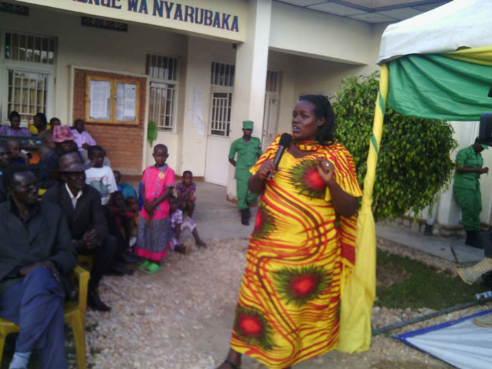 Umuyobozi wungirije w'akarere ka Kamonyi ushinzwe imibereho myiza y'abaturageUwera Marie Alice mu gutangiza icyumweru cy'ubumwe n'ubwiyunge.
