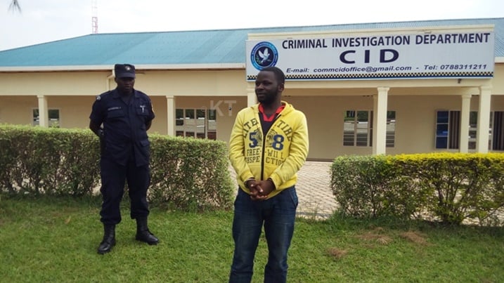 Uwimanimpaye Jean Damascene wiyitiriye kuba umukozi wa MININTER, akambura abantu amafaranga ababeshya kubahesha akazi.