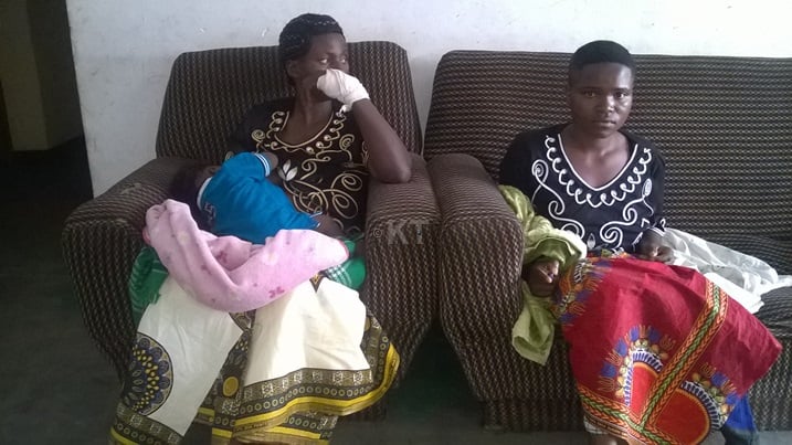 Uwineza yari yasigaranye n'abana babiri ubwo umugabo we yatahaga ubu yabatahanye mu Rwanda.