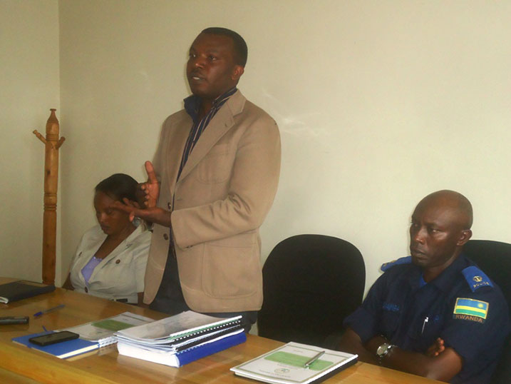 UWizeyimana yasabye abakozi b'Akarere ka RWamagana gukorana cyane ngo bese imihigo.